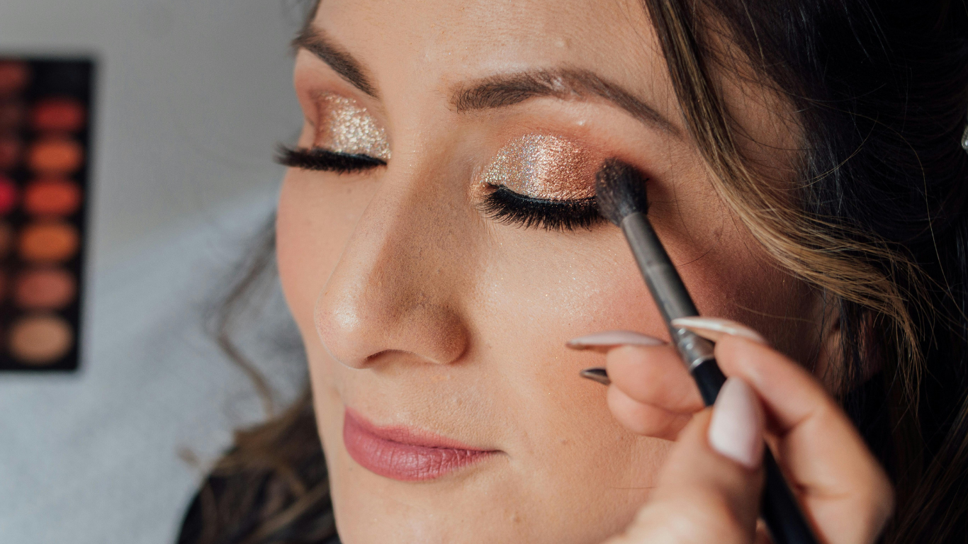 Smokey eye party makeup look